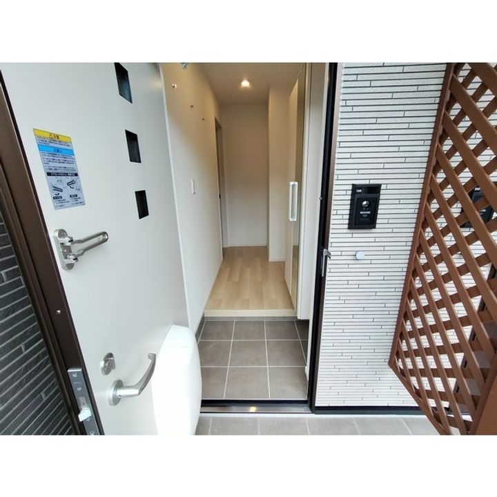 マークグレイスⅡ102の玄関