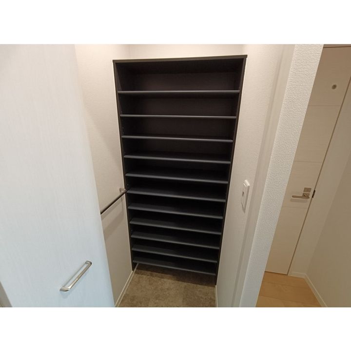 グランソレイユ202の玄関