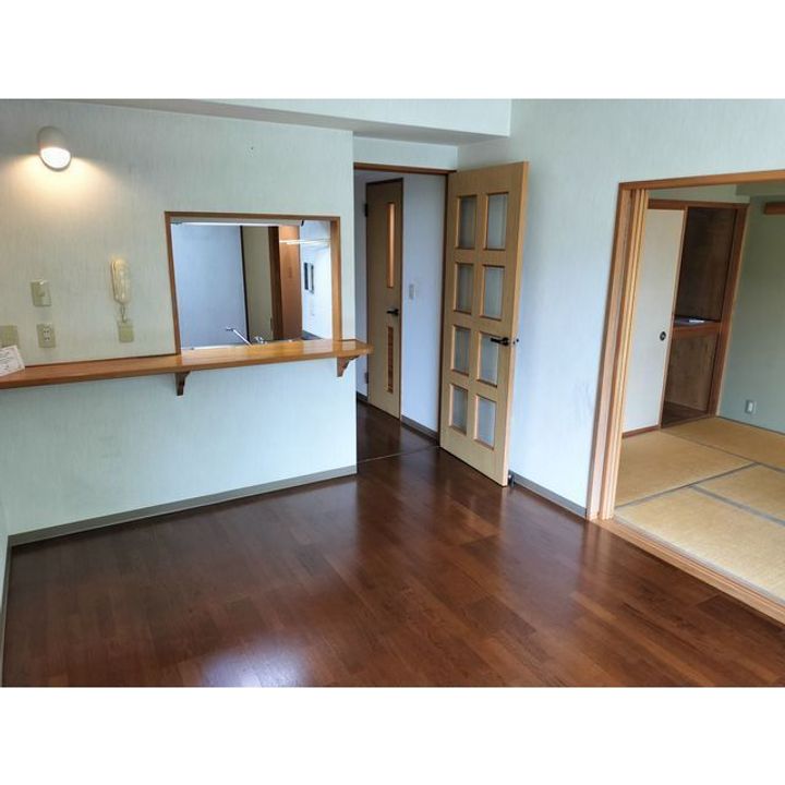 ライトコート青山206の居間