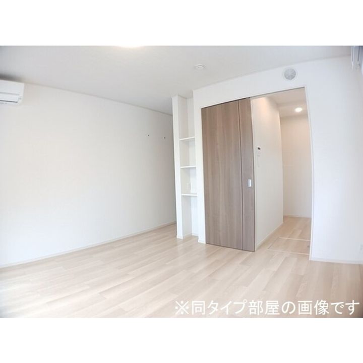 メゾンラテ稲葉103の居間