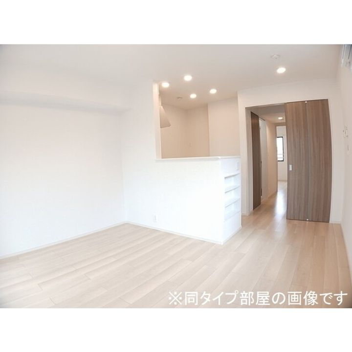 メゾンラテ稲葉201の居間