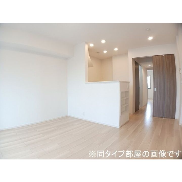 メゾンラテ稲葉202の居間