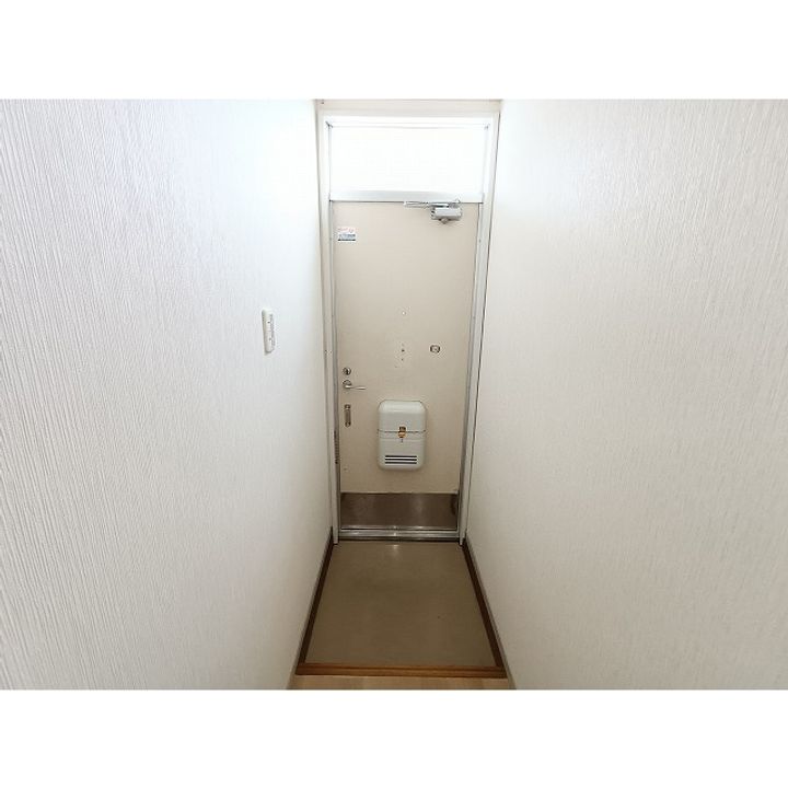 サンライズ小池101の玄関