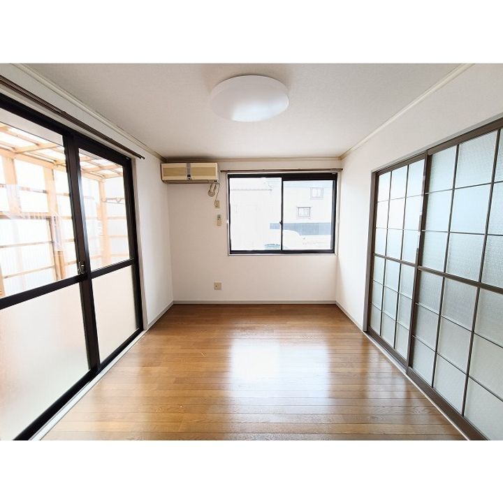 サンライズ小池101の居間