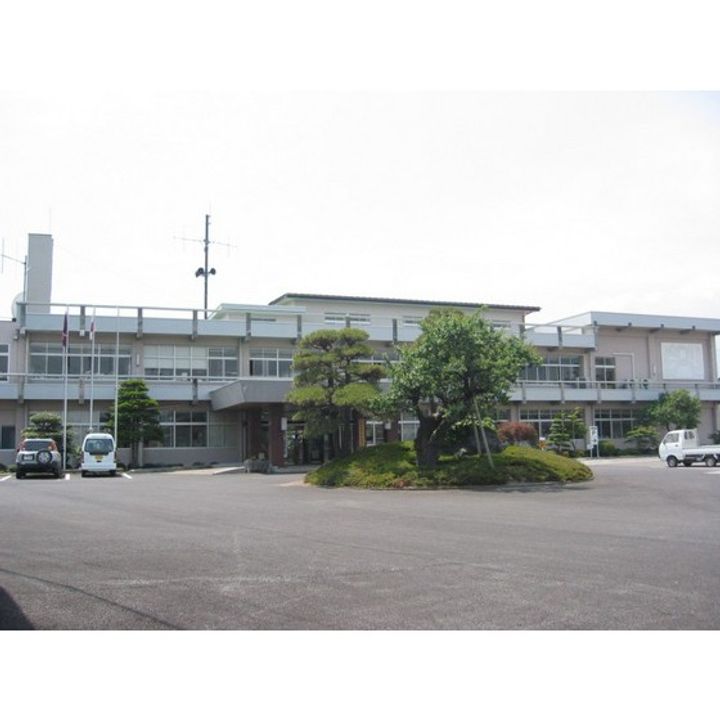 ファミーユ新村Aの周辺