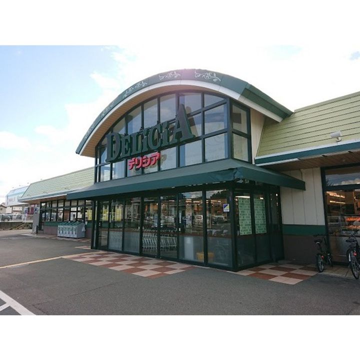 ファミーユ新村Aの周辺