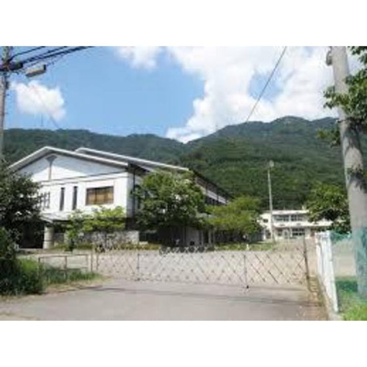 クレストール山根の周辺