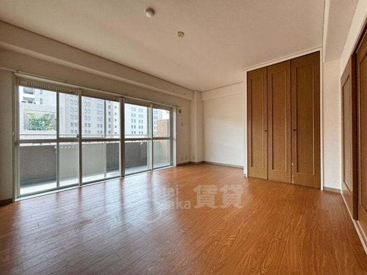 大阪府箕面市小野原東6丁目の賃貸マンションの居間