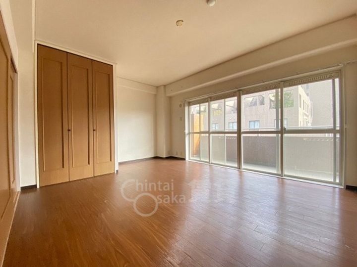 大阪府箕面市小野原東6丁目の賃貸マンションの居間