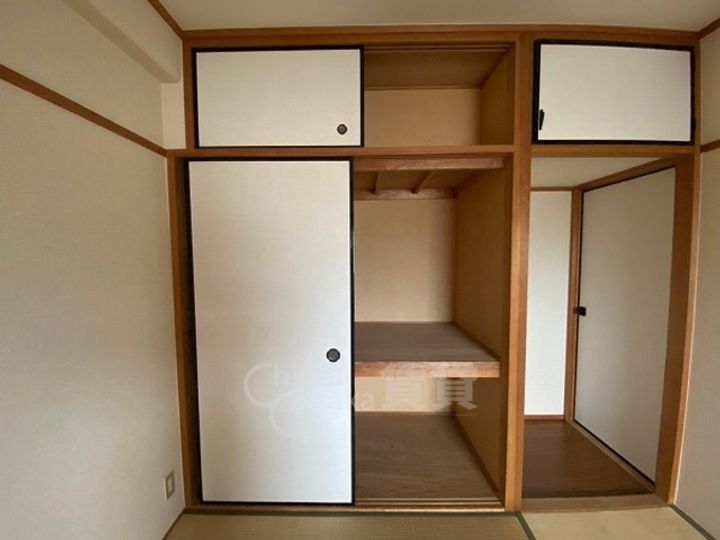 大阪府箕面市小野原東6丁目の賃貸マンションの内装