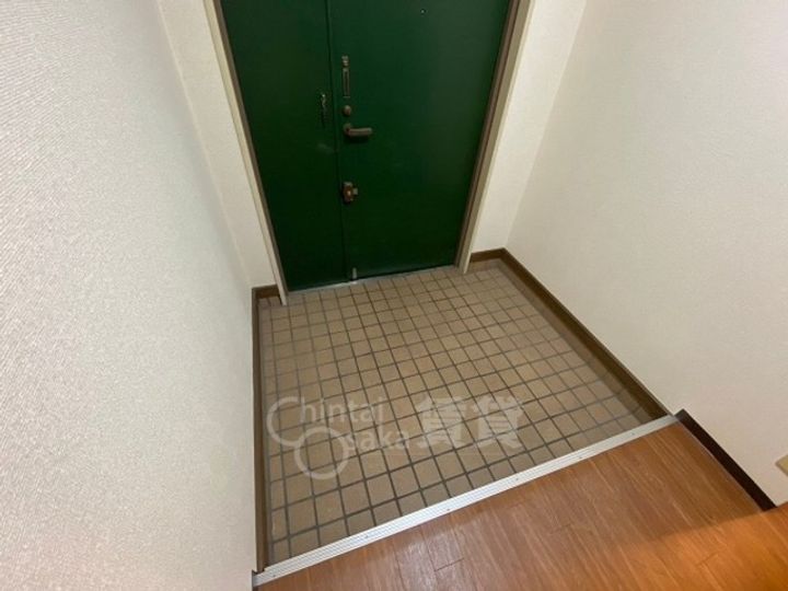 大阪府箕面市小野原東6丁目の賃貸マンションの玄関