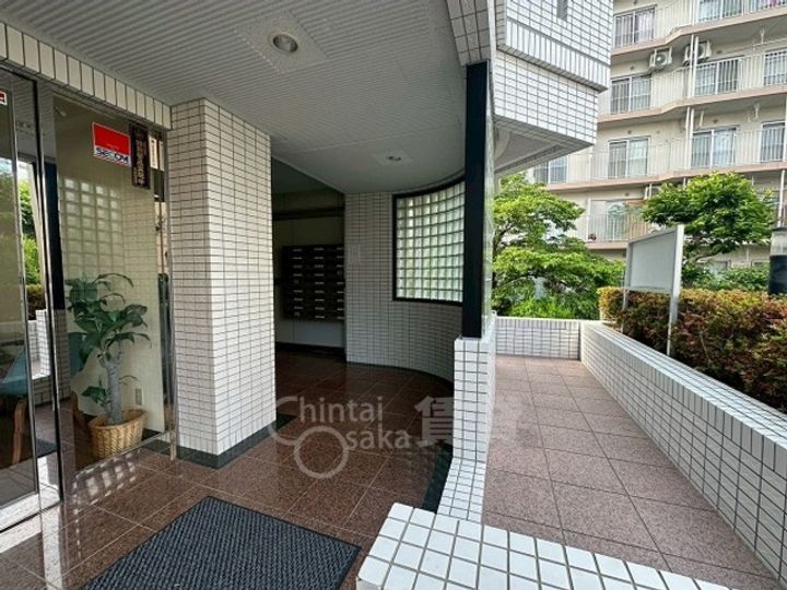 ラヴィータ箕面の玄関