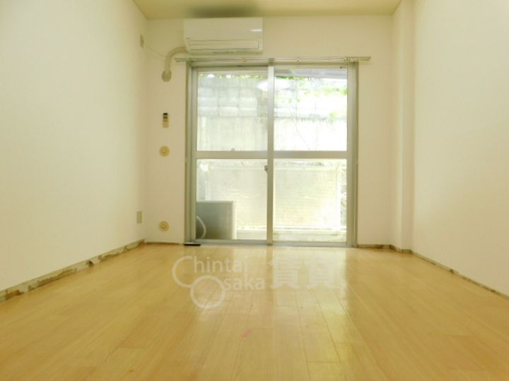 花屋敷マンションの居間