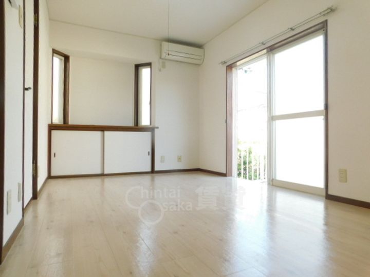 兵庫県川西市小戸1丁目の賃貸アパートの居間