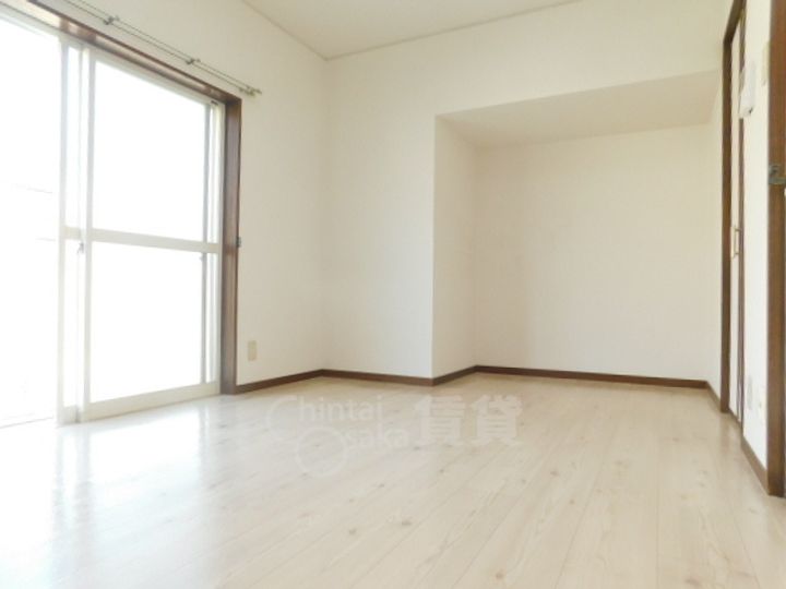 兵庫県川西市小戸1丁目の賃貸アパートの居間