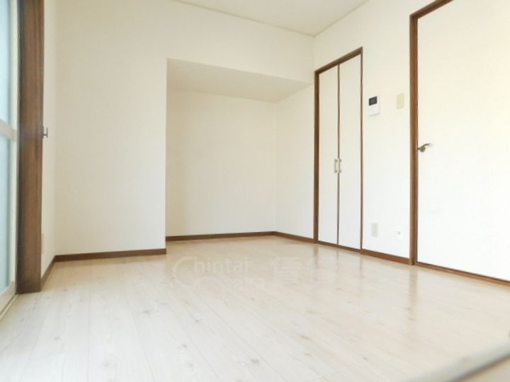 兵庫県川西市小戸1丁目の賃貸アパートの居間