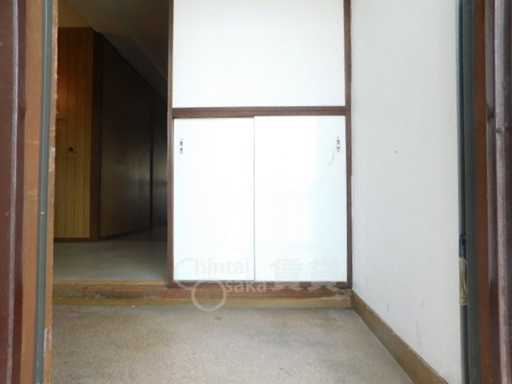 大阪府池田市天神2丁目の賃貸マンションの玄関