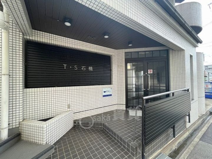T・S石橋の玄関