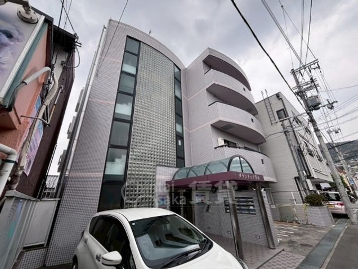 大阪府箕面市箕面5丁目の賃貸マンションの外観