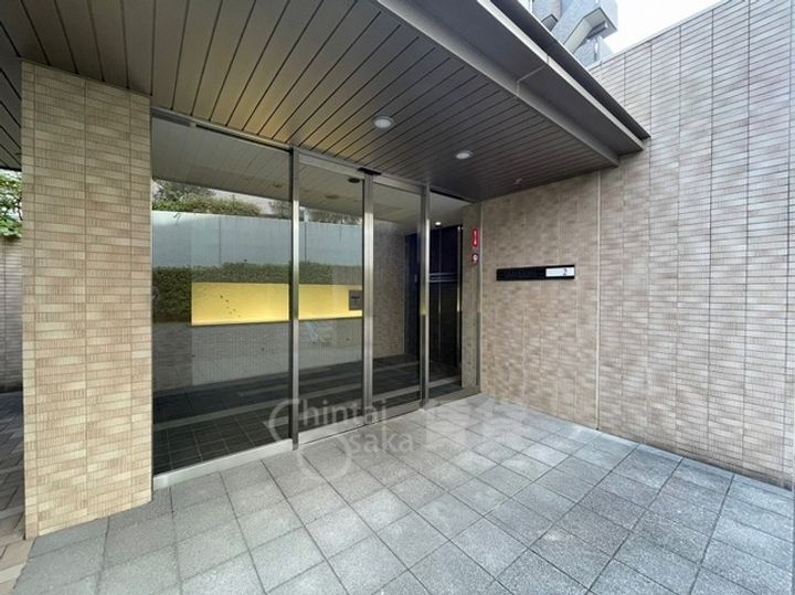 大阪府吹田市桃山台1丁目の賃貸マンションの玄関