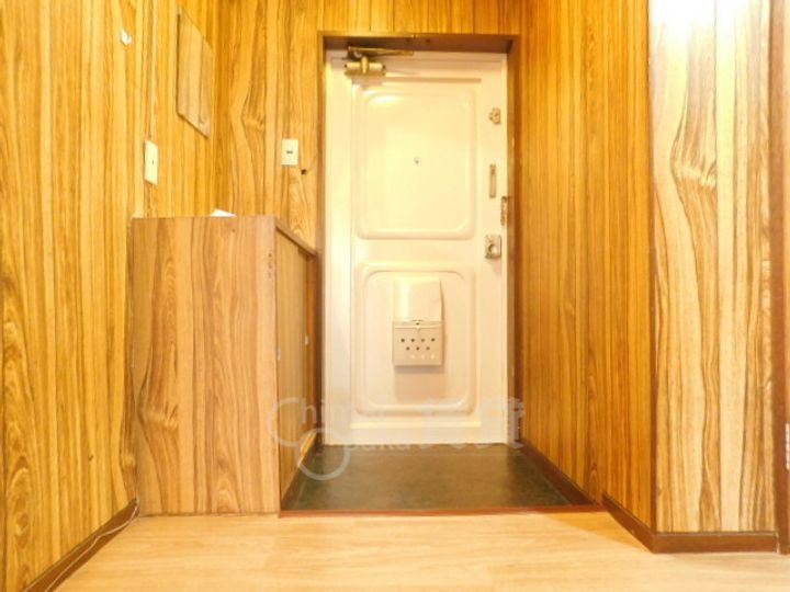 大阪府池田市畑3丁目の賃貸マンションの玄関