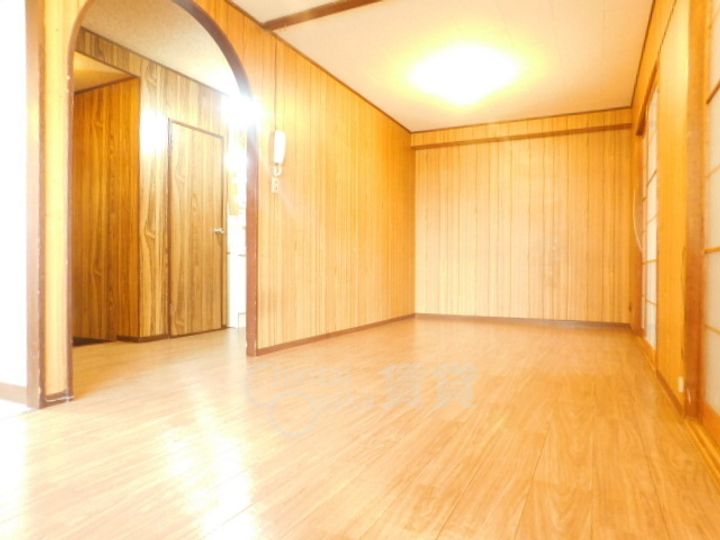 大阪府池田市畑3丁目の賃貸マンションの居間