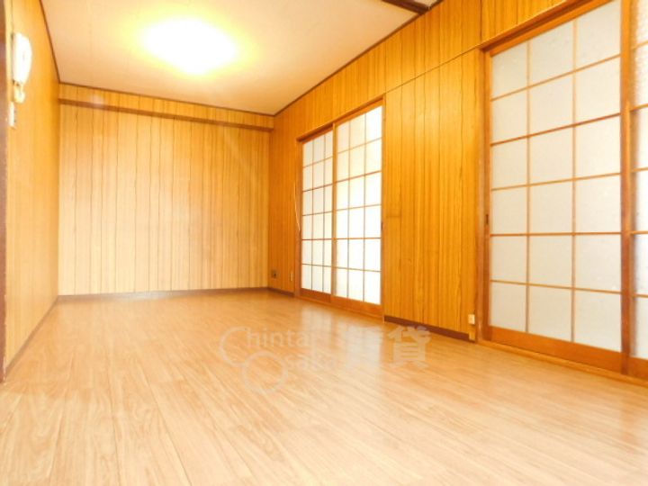 大阪府池田市畑3丁目の賃貸マンションの居間