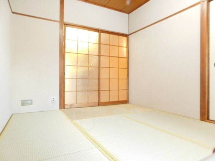 大阪府池田市畑3丁目の賃貸マンションの居間