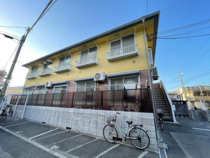 兵庫県川西市中央町の賃貸アパートの外観