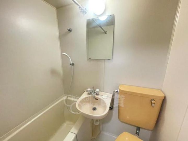 兵庫県川西市中央町の賃貸アパートの内装