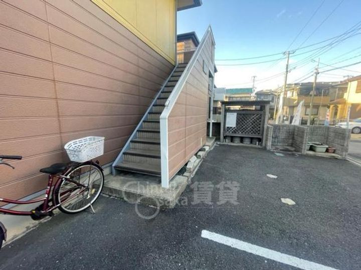 兵庫県川西市中央町の賃貸アパートの玄関