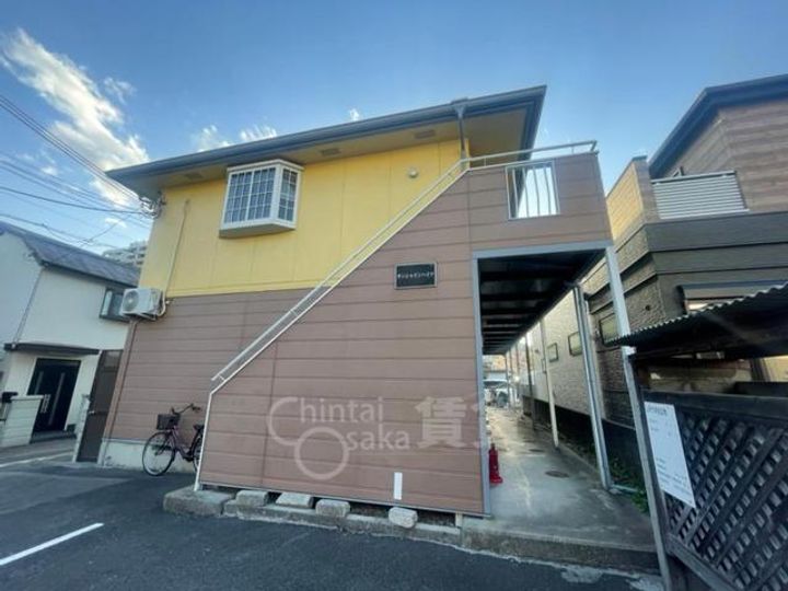 兵庫県川西市中央町の賃貸アパートの外観