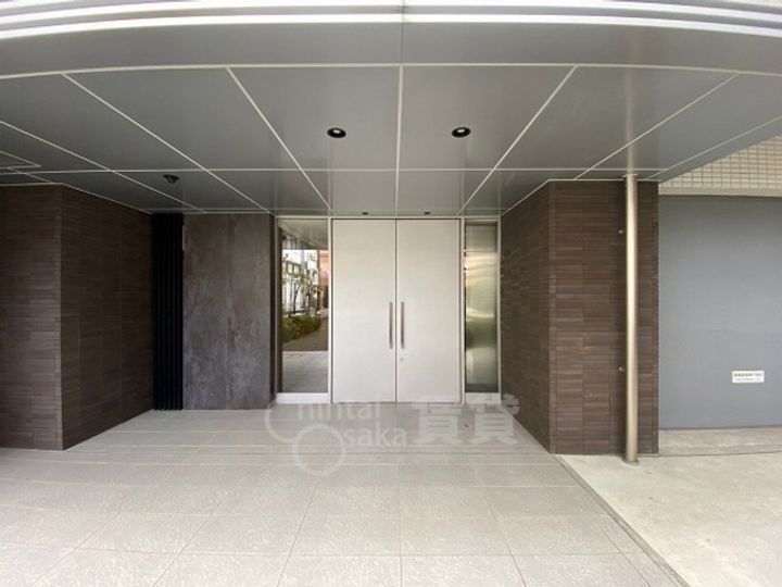 大阪府吹田市豊津町の賃貸マンションの玄関