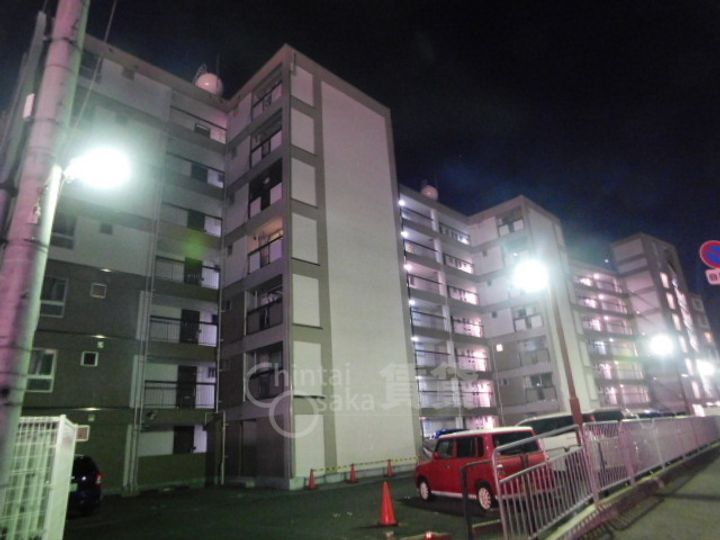 大阪府豊中市新千里南町3丁目の賃貸マンションの外観