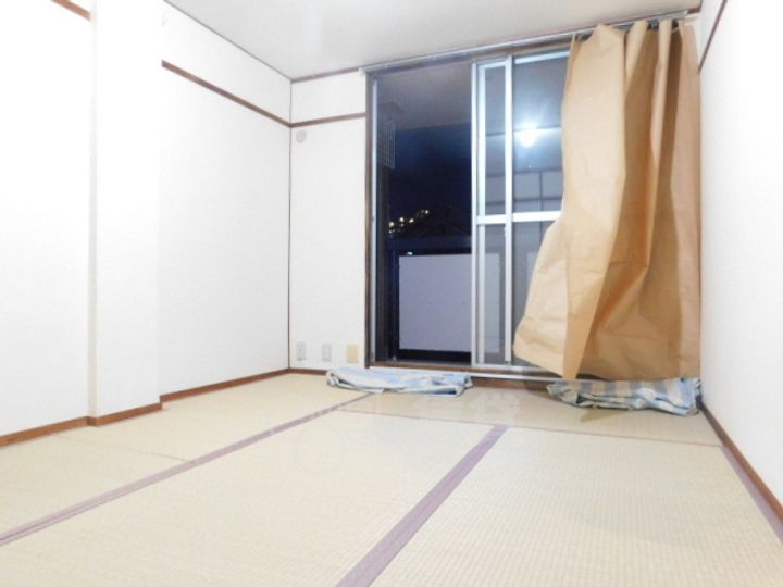 大阪府豊中市新千里南町3丁目の賃貸マンションの居間