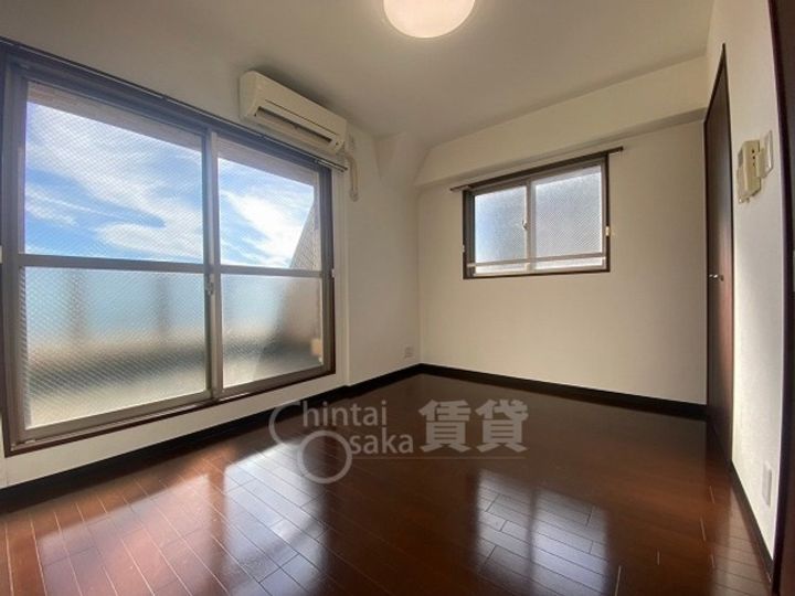 大阪府池田市栄本町の賃貸マンションの居間