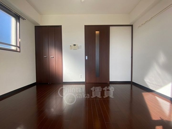 大阪府池田市栄本町の賃貸マンションの居間