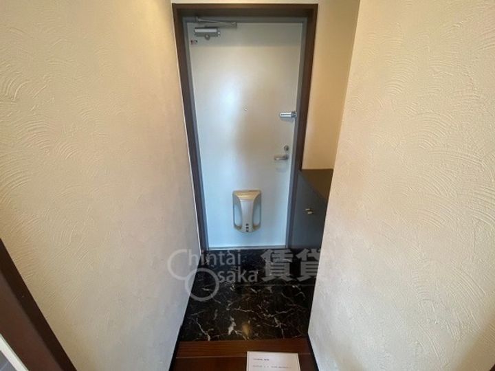 大阪府池田市栄本町の賃貸マンションの玄関
