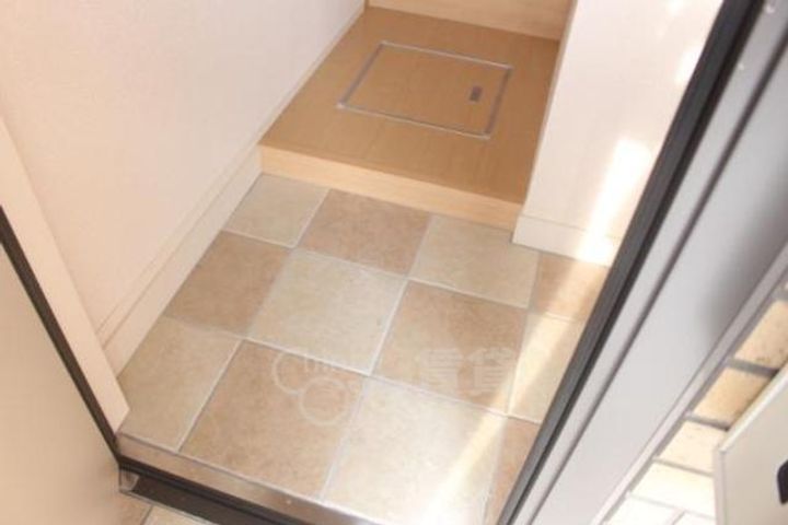 大阪府箕面市小野原東1丁目の賃貸アパートの玄関