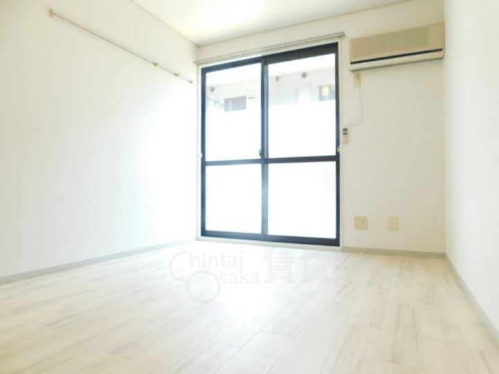 大阪府箕面市粟生間谷東5丁目の賃貸アパートの居間