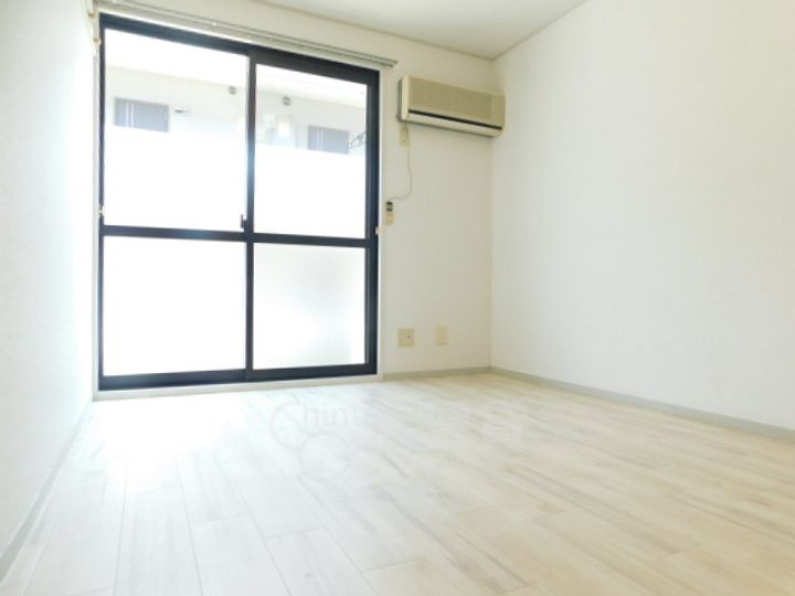 大阪府箕面市粟生間谷東5丁目の賃貸アパートの居間