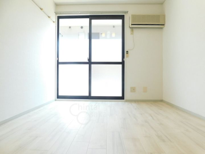 大阪府箕面市粟生間谷東5丁目の賃貸アパートの居間