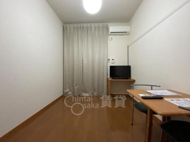 大阪府箕面市西小路5丁目の賃貸アパートの居間