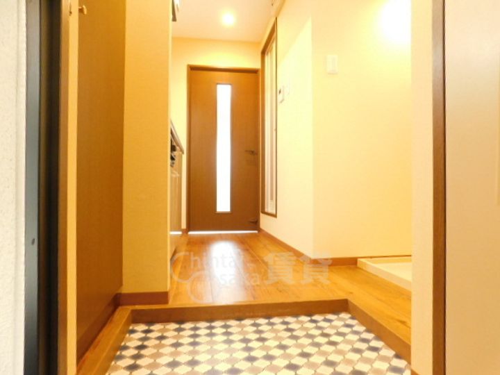 大阪府箕面市箕面8丁目の賃貸マンションの玄関
