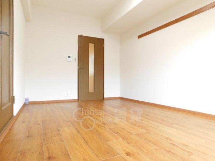 大阪府箕面市箕面8丁目の賃貸マンションの居間