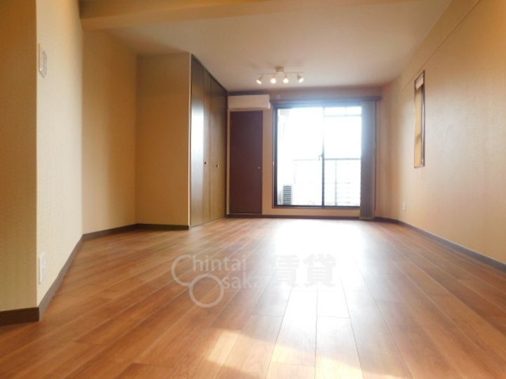 大阪府箕面市箕面8丁目の賃貸マンションの居間