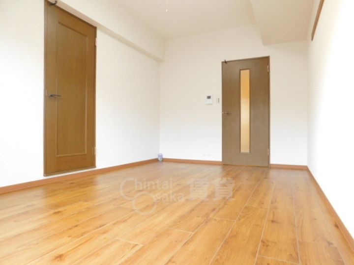 大阪府箕面市箕面8丁目の賃貸マンションの居間