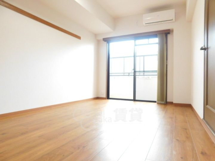 大阪府箕面市箕面8丁目の賃貸マンションの居間