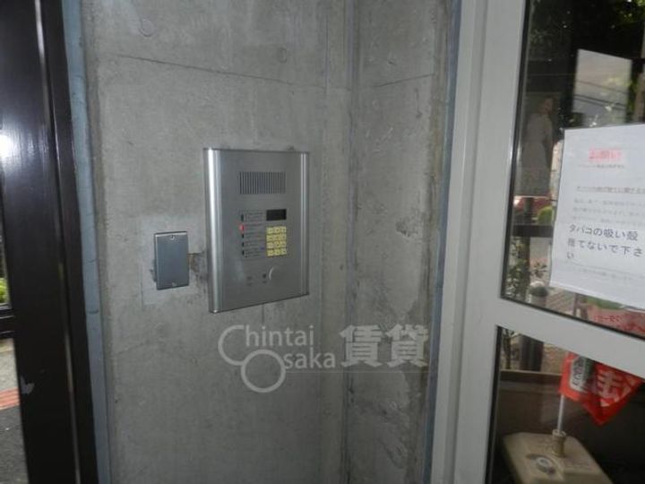 大阪府箕面市箕面4丁目の賃貸マンションの玄関