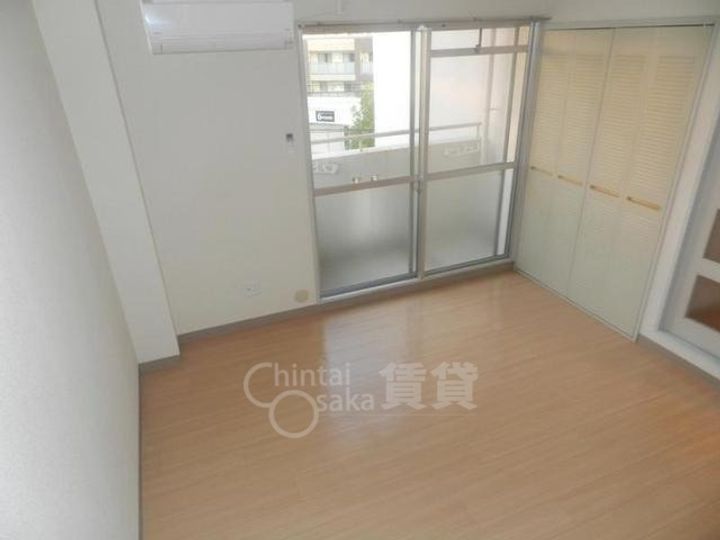 大阪府箕面市箕面4丁目の賃貸マンションの居間